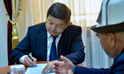 Акылбек Жапаров кабыл алууга жазылган жарандарды кабыл алды