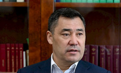 С.Жапаров акыркы убакта коомчулуктун көңүл чордонунда болуп жаткан суроолорго жооп берди