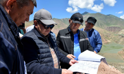 Акылбек Жапаров Камбар-Ата-1 ГЭСинин курулушунун биринчи этабына даярдык көрүү иштеринин жүрүшү менен таанышты