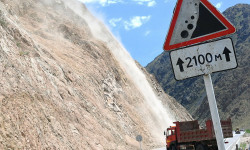 Боом капчыгайында таштар кулатылат