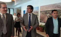 Эдил Байсалов Нарын облусунун жалпы билим берүү мектептеринин бүтүрүүчүлөрү менен жолугушту