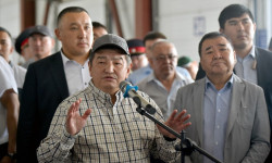 А.Жапаров ККМ маселеси боюнча базардагы соодагерлер менен жолугушуп, алардын сунуштарын укту