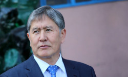 Алмазбек Атамбаев үй камагына чыгарылды