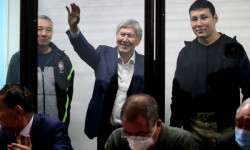 Алмазбек Атамбаев октябрь окуялары боюнча козголгон кылмыш ишинин алкагында акталды