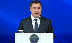 “Кыргыз Республикасынын ишкерлеринин статусун жана беделин жогорулатуу жөнүндө” Жарлыкка кол коюлду