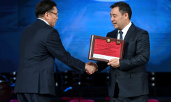 Кыргызстандын бир катар ишканалары менен ишкерлери өлкөнүн социалдык-экономикалык өнүгүүсүнө кошкон олуттуу салымы үчүн сыйлыктар менен сыйланышты