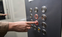 Лифт чыгаруучу ишкана эскирген лифттерди алмаштыруу боюнча мэрияга сунуш берди