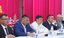 Жергиликтүү эл менен болгон жолугушуу бүгүн Таш-Көмүр шаарында уланды