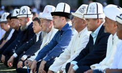 Президент Садыр Жапаров Курман айтка байланыштуу айт намазга катышты