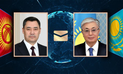 Казакстандын Президенти Касым-Жомарт Токаев Президент Садыр Жапаровду жана Кыргызстан элин Курман айт майрамы менен куттуктады