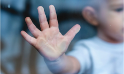 Россиядан Кыргызстанга ата-энесинин камкордугусуз калган алты бала кайтарылды