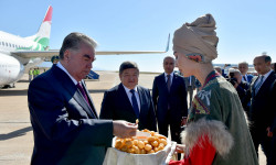 Тажикстан Республикасынын Президенти Эмомали Рахмон Кыргыз Республикасына келди