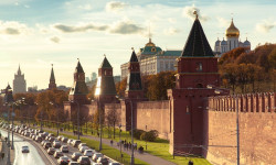 Элчилик Орусиядагы мигранттарды документтерди ала жүрүүгө чакырат