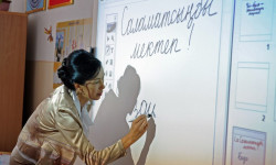 Кыргызстанда мугалим кесибин тандагандар стипендия алат