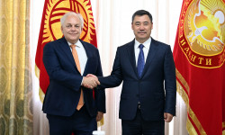 Президент Садыр Жапаров ЕБнын КРдагы Өкүлчүлүгүнүн Башчысы Эдуар Ауэрди кабыл алды  