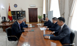 Акылбек Жапаров жана ТЮРКСОЙ Баш катчысы Султан Раев кызматташуу маселесин талкуулады