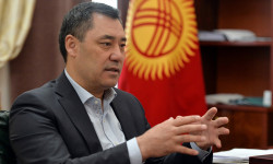 Садыр Жапаров: "Маянанын көтөрүлүшү мамлекеттик кызматкерлердин ишинин илгерилешине түрткү берет деп ойлойм"