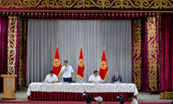  Бакыт Төрөбаев жана Курманкул Зулушев Чүй облусунун калкы менен жолугушууларын улантууда