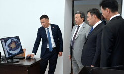 Президент Жогорку Сотко барып, өлкөнүн сот системасын санариптештирүүнүн жүрүшү менен таанышты