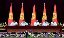 Бакыт Төрөбаев менен Курманкул Зулушев Кемин жана Токмок шаарынын тургундары менен жолугушту