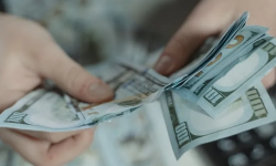 Кыргызстандын валюта базарында накталай эмес АКШ долларынын жетишсиздиги жок