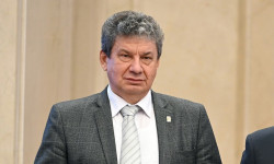 Кармалган мектеп директорунун 150 млн сомдук 35 мүлкү аныкталды