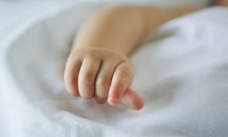 Баласын сатууга аракет кылган кыргызстандыкка карата иш козголду