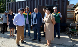 Акылбек Жапаров Бишкек шаарындагы мектептердин курулушу менен таанышты