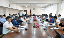 Акылбек Жапаров бир катар социалдык объектилердин курулуш долбоорлору менен таанышты