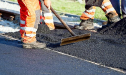 Бишкекте 42 көчө оңдолуп бүттү, 18 көчөнүн жолдору реконструкция болууда