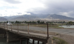 Кочкордогу Чүй дарыясынан өткөн көпүрө кулап калуу коркунучунда турат