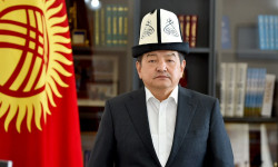 Акылбек Жапаров Ульяновск облусундагы жол кырсыгынан каза болгондордун жакындарына көңүл айтты