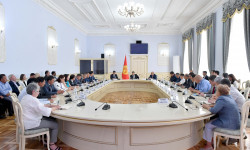 Акылбек Жапаров банк секторун тыгыз кызматташууга чакырды