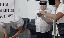 Калкты тейлөө борборунун кызматкери кармалды