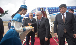 Кыргыз Республикасына Азербайжандын Премьер-министри Али Асадов келди