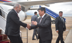 Кыргызстанга Армениянын премьер-министри Никол Пашинян келди