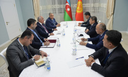  Акылбек Жапаров менен  Али Асадов эки тараптуу кызматташтыктын келечегин талкуулашты