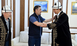 Президент Садыр Жапаров WBA версиясында бокс боюнча дүйнө чемпиону Дмитрий Бивол менен жолугушту