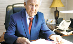 Апас Жумагуловго «Кыргыз Республикасынын Баатыры» эң жогорку артыкчылык даражасы ыйгарылды