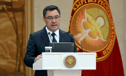 Садыр Жапаров: Адам баласынын эмгеги мекенине кылган ак кызматына жараша бааланат