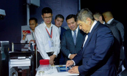 Акылбек Жапаров: Биз жалпы өлкө боюнча 5G технологияларын ыкчам өнүктүрүүгө кызыкдарбыз