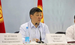 Бакыт Төрөбаев жана Курманкул Зулушев Баткен облусунун Кадамжай районунун тургундары менен жолугушту