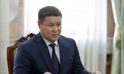 Талант Мамытов Баткендеги кырдаалга байланыштуу парламентти кезексиз жыйынга чогултту