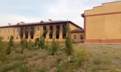 Куралдуу кол салуудан жабыркаган мектептер азырынча ачылбайт