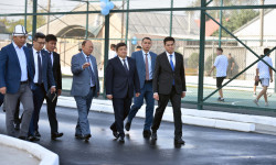 А.Жапаров: Мугалимдин коомдогу кадыр-баркын жогорулатуу – мамлекеттин маанилүү милдеттеринин бири