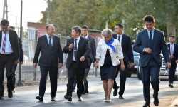 Акылбек Жапаров №75 мектеп- лицейдин ачылышына катышты