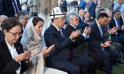 Президент Садыр Жапаров Изник шаарындагы «Кыргызлар турбеси» мемориалына барды