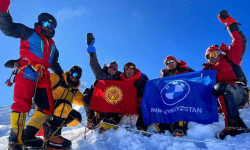 Кыргызстандык альпинисттер Гималайдагы Манаслу чокусун багындырышты