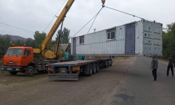 Түптө үйүн сел алып кеткен тургунга 2 бөлмөлүү мобилдик үй берилди