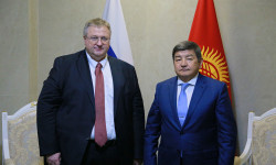 Акылбек Жапаров жана Алексей Оверчук эки тараптуу кызматташуунун маселелерин талкуулады